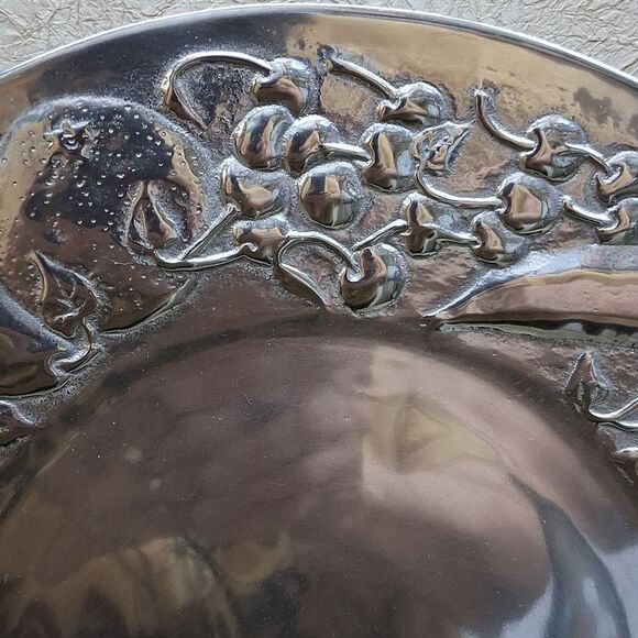 Wilton Armetale Silver Embossed Platter - Picture 4 of 8